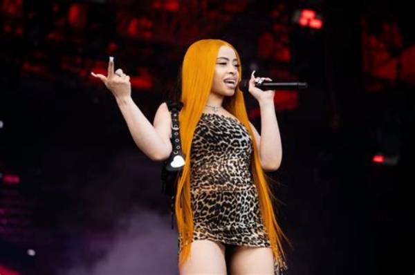Ice Spice's Signature Stage Identity: Songs, Tours, and the Viral Phenomenon
